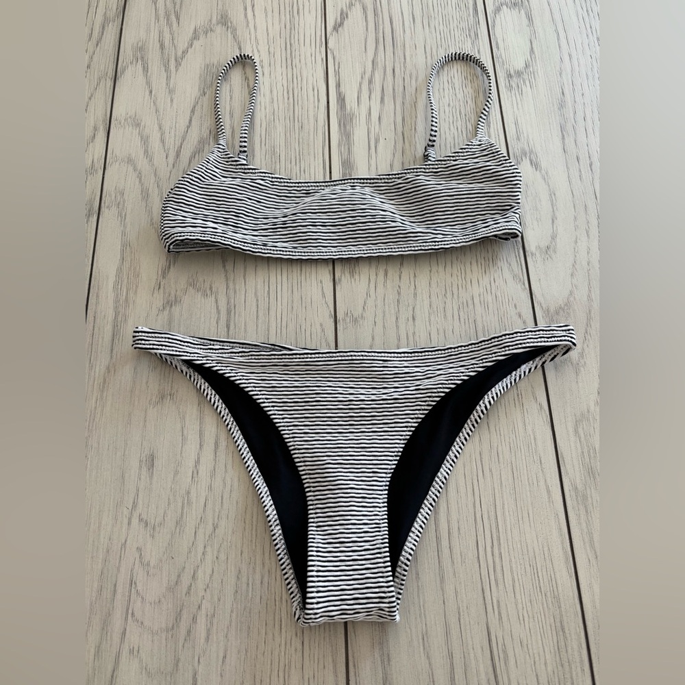 Triangle, 2 piece bikini swimsuit, size: (XS) , black & white